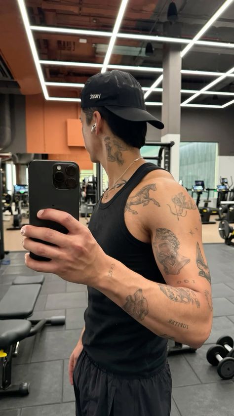 Shoulder And Arm Tattoo, Tattoo Homme, Circular Tattoo, Matching Best Friend Tattoos, Small Girly Tattoos, Small Shoulder Tattoos, Simple Tattoos For Guys, Patchwork Tattoo, Men Tattoos Arm Sleeve