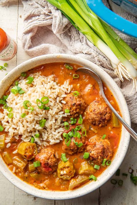 Vegan Gumbo with Spicy Red Bean Meatballs - Connoisseurus Veg Vegan Gumbo, Bean Meatballs, Vegetarian Gumbo, Vegan Stew Recipes, Red Beans Recipe, Healthy Entrees, Healthy Bowls Recipes, Vegan Stew, Vegan Meatballs