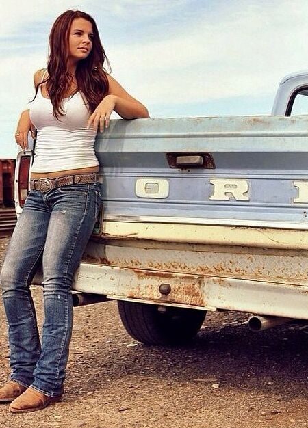 Ford Girl, Ford Ranger Truck, Wilde Westen, Pick Up Truck, Old Ford Trucks, Old Pickup, Looks Country, Ford Lincoln Mercury, Country Girl Style