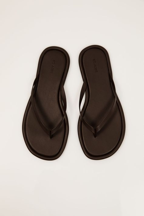 Slides Mumbai Shopping, Everyday Sandals, Ladies Slippers, Feminine Shoes, Garment Details, Byron Bay Australia, St Agni, Shoe Wishlist, Leather Detailing