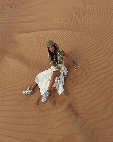 Sand Dune Outfits, Dubai Sand Dunes Outfit, Desert Outfit Aesthetic, Sand Dunes Aesthetic, Sand Dunes Outfit, Desert Outfit, Earthy Vibes, Safari Photo, Europe 2024