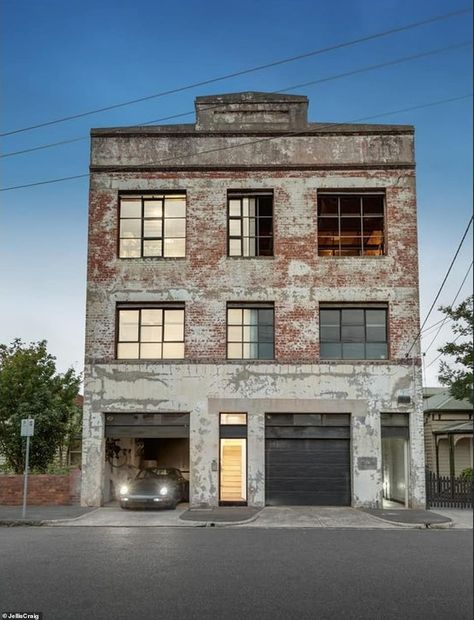 Inside a stylish converted warehouse flat in the Melbourne suburb of Brunswick with original details Warehouse Style Apartment, Modern Industrial House Exterior, Warehouse Home Converted, Industrial Warehouse Exterior, Industrial Warehouse Home, Converted Warehouse Apartment, Warehouse Apartment, Warehouse Living, Warehouse Loft