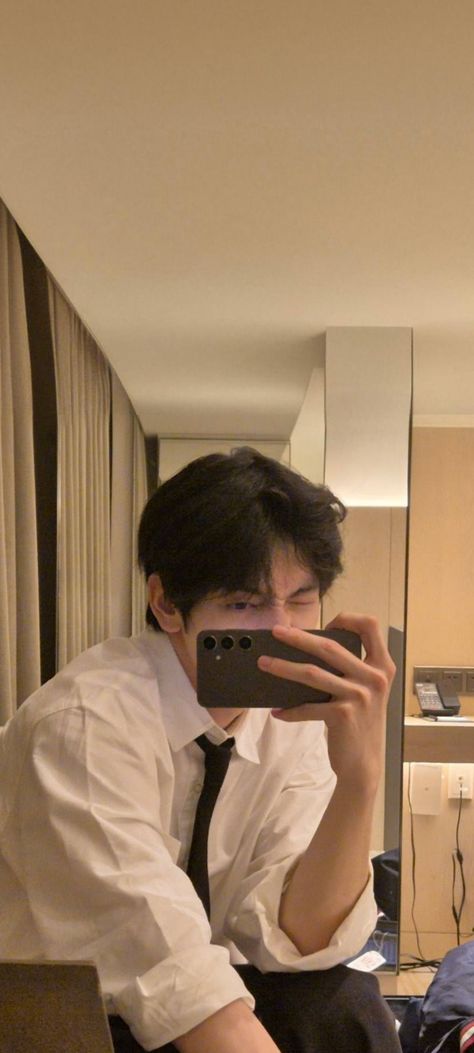 Soobin Selfie, Wife Material Aesthetic, Choi Soobin Boyfriend Material, Txt Soobin Boyfriend Material, Soobin Dimples, Soobin Bf, Soobin Txt Wallpaper, Txt Soobin Wallpaper, Soobin Boyfriend Material