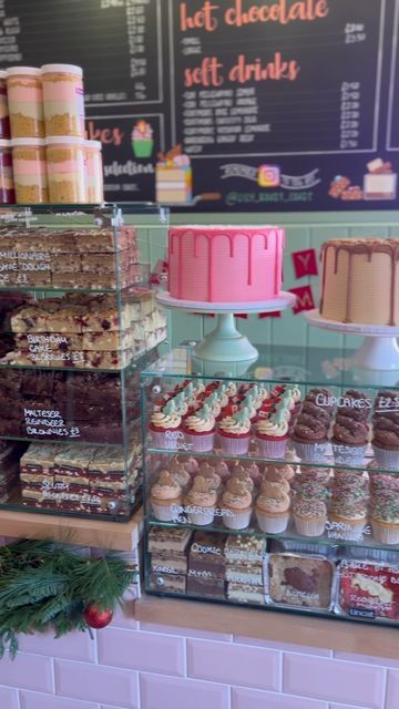 Bakery Best Sellers, Popular Bakery Items, Cute Bakery Ideas, Bakery Astethic, Small Cake Shop Design, Cake Shop Ideas, Bake Shop Interior, Cake Shop Aesthetic, Dessert Shop Interior