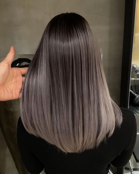 Achieve this hair inspo with a good hair serum or shine spray. Benefits Of Jojoba Oil, Ash Blonde Hair Balayage, Beige Hair, Black Hair Balayage, Ash Hair Color, Brunette Hair With Highlights, Shine Spray, Luscious Hair, Brown Hair Balayage