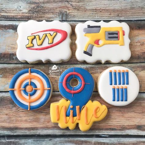 Nerf Cookies Decorated, Nerf Cookies, Nerf Birthday Party, Nerf Darts, Nerf Party, Sugar Cookie Designs, Personalized Cookies, Cookie Ideas, Decoration Idea