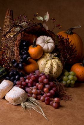 Thanksgiving Cornucopia, Thanksgiving Cakes, Seed Cake, Horn Of Plenty, Thanksgiving Images, Fall Stuff, Harvest Season, Harvest Festival, Window Clings