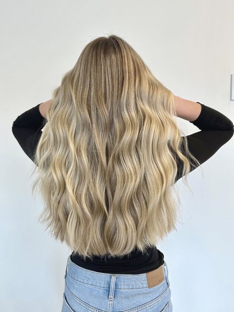 honey blonde balayage hair. warm toned blonde hair with subtlew highlights Warm Blond Highlight, Warm Creamy Blonde Balayage, Blonde Hair Warm Tones, Warm Tone Blonde Balayage, Vanilla Almond Butter Blonde Hair, Honey Blonde, Blonde Balayage, Balayage Hair, Blonde Hair