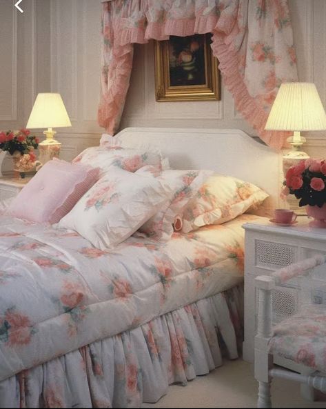 Rh Dorm, 1980s Home, 90s Home Decor, 80s Room, Grandma Aesthetic, Brick Homes, 80s Bedroom, 80s Home, 90s Home