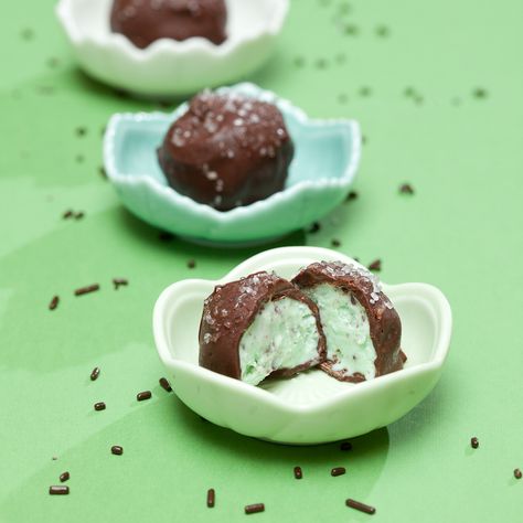 Mint Chocolate Ice Cream Bon Bons Cuisinart Ice Cream Recipes, Fudge Balls, Ice Cream Balls, Filled Chocolates, Mint Chocolate Ice Cream, Natural Ice Cream, Mint Chip Ice Cream, Green Tea Ice Cream, Mint Chocolate Chip Ice Cream