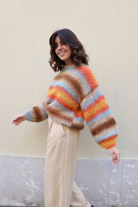 Pull Aesthetic, Orange Sweater Outfit, Pull Grosse Maille, Pull Mohair, Knitwear Inspiration, Classy Fits, Midi Skirt Outfit, Mohair Knit, Orange Sweaters