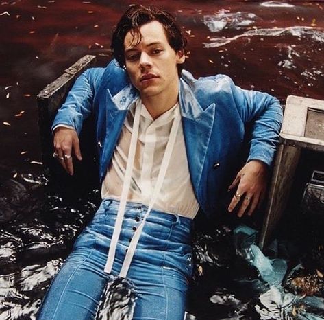 Harry Styles Self Titled Debut Album Promotional Photoshoot. #harry #styles #harrystyles #gucci #vogue #photoshoot #onedirection #fineline Hs1 Album Cover, Harry Styles Muscles, Harry Styles Debut, One Direction, Muscles, Harry Styles, Media, Instagram