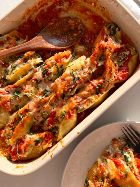 Stuffed Shells Recipe Healthy, Freezer Meals High Protein, Protein Stuffed Shells, Stuffed Shells Ground Turkey, Low Calorie Stuffed Shells, Mediterranean Diet Stuffed Shells, Stuffed Shells Protein, High Protein Comfort Food, High Protein Italian Recipes