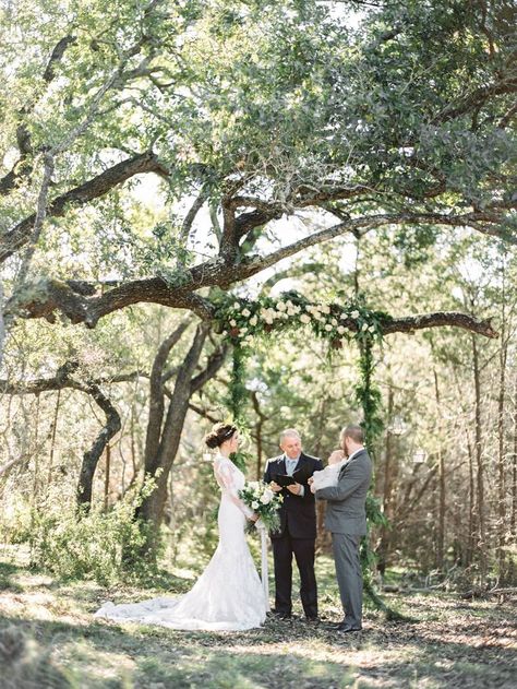 The sweetest Texas elopement you'll ever see! via Magnolia Rouge Elopement Ideas Texas, Texas Elopement Destinations, Elopement Places, Texas Elopement, Fantasy Space, Texas State Parks, Woodsy Wedding, Wedding Vision, Wedding Site