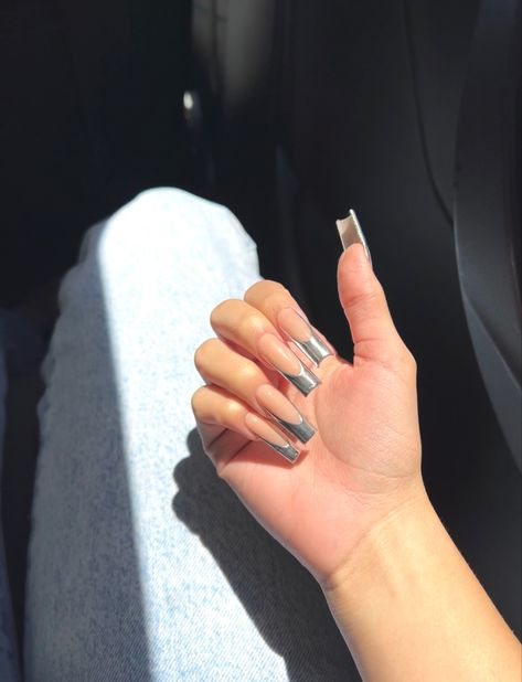 Summer nails nail inspo summer trending 2022 nails Inspo French tip Sliver Chrome Nails French Tip, French Tip Acrylic Nails Chrome, Nail White Chrome, Chrome Tipped Nails, Nail Designs Navy Blue, Silver Chrome French Tip Nails, Nail Designs Navy, Nude Chrome Nail, Black Chrome Nail