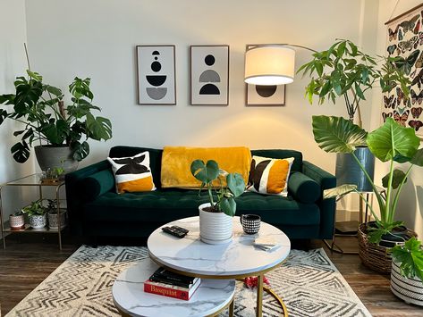 Green Couch Yellow Chair, Mustard Green Couch Living Room, Velvet Green Sofa Living Room Ideas, Green Couch Studio Apartment, Bright Green Couch, Emerald Couch Living Room, Green Velvet Couch Living Rooms, Green Velvet Couch Living Room Ideas, Green Velvet Sofa Living Room Ideas