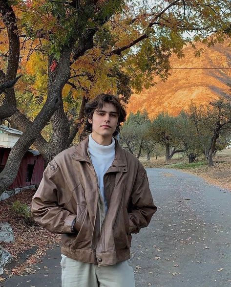 fall aesthetic vibes Old Money Aesthetic Boys, Money Clothes, Polished Man, Old Money Outfits, Guys Fits, Guy Fits, Aesthetic Outfits Men, Outfits Hombre, Aesthetic Boys