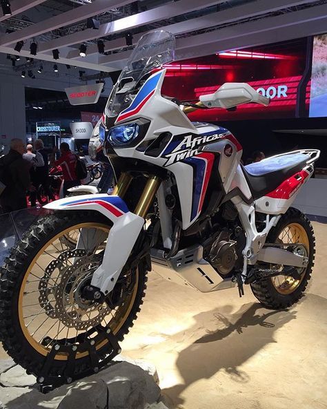 @derestricted ・・・ The new Africa twin is a beauty! #honda #advrider #Adventure African Twin Honda, Adv Motorcycle, Honda Africa Twin, Off Road Bikes, Dual Sport Motorcycle, Enduro Motorcycle, Africa Twin, Honda Crf, Honda Bikes