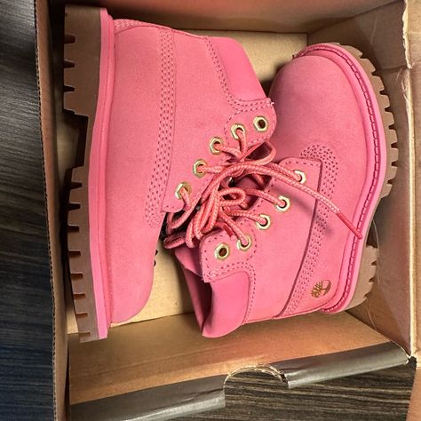 Toddlers Pink, Waterproof, Timberlands In The Size 6c Never Been Worn In Very Good Condition. Brand New. Pink Timbs Outfits, Pink Timbs, Pink Timberland Boots, Shoes Sneakers Pink, Pink Timberlands, Toddler Timberlands, Nike Shoes Women Fashion, Timberland Boots Outfit, Pretty Sneakers