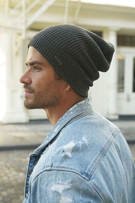 Slouchy Beanie Outfit, Black Beanie Outfit, Beanie Outfit Men, Hat Men Outfit, Mens Street Style Urban, Hat Outfit Men, Mens Street Style Winter, Mens Slouchy Beanie, Mens Street Style Summer