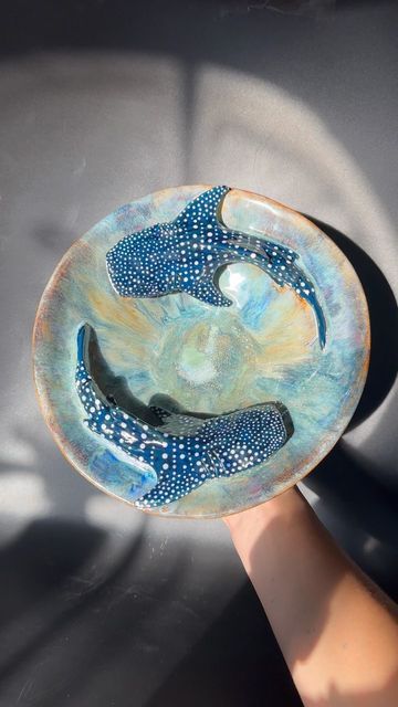 Whale Pottery Ideas, Whale Shark Pottery Painting, Whale Shark Pottery, Whale Shark Decor, Ceramic Whale Shark, Whale Shark Ceramic, Shark Clay Ideas, Shark Vase, Whale Shark Sculpture