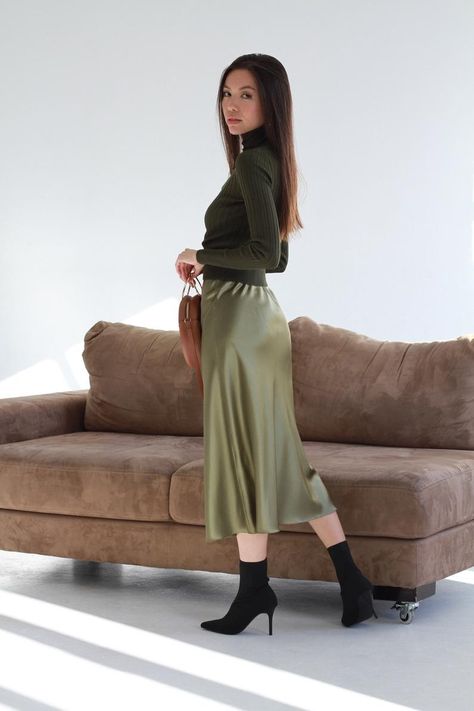 Silk Skirt Midi, Green Silk Skirt, Satin Outfits, Silk Slip Skirt, Skirt Satin, Silk Satin Dress, Khaki Skirt, Silk Outfit, Slip Skirts