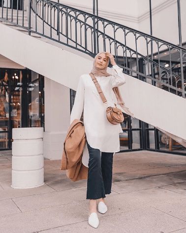 40 Stylish Ways to Wear Hijab with Jeans for Chic look Hijab Jeans, Hijab Look, Street Hijab Fashion, Modern Hijab Fashion, Hijab Fashionista, Hijab Style Casual, Hijabi Style, Style Hijab, Muslim Fashion Hijab