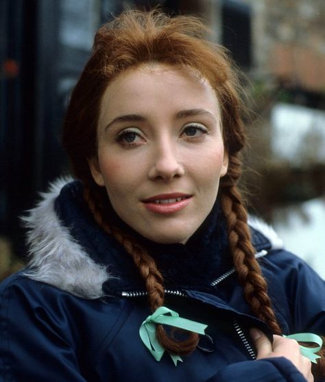 Sugar Mommy, Bbc Tv Series, Elizabeth Bennet, Emma Thompson, Love Actually, Hot Images, How To Be Likeable, Youthful Skin, Female Singers