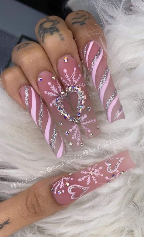 Bedazzled Christmas Nails, Trendy Oval Nails, Nails Navidad, Summer Nails Art Designs, Christmas Nails Glitter, Easy Nail Design, Nail Art 2023, Summer Nails Art, New Years Nails