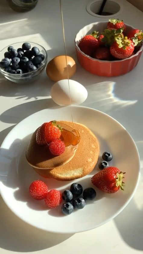 Fluffy Japanese Cheesecake, Breaky Ideas, Soufflé Pancakes, Cottagecore Food, Quick Bites, Souffle Pancakes, Japanese Cheesecake, Amazing Food Videos, Instagram Videos