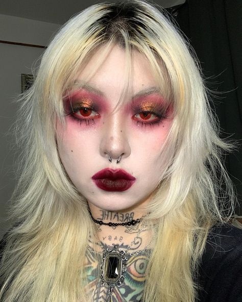 Lao_Gu🍄 (@ro_om_e) • Instagram photos and videos Goth Makeup Colorful, Colorful Editorial Makeup, Too Faced Makeup Aesthetic, Weird Makeup Ideas, Colorful Goth Makeup, Makeup Looks Unique, Pink Earth Tones, Dolled Up, Aesthetic Hunger Games