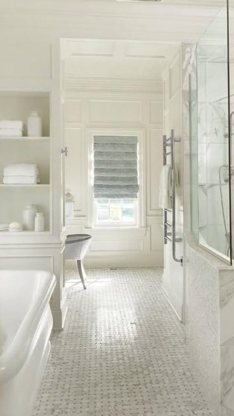 Hamptons Style Bathrooms Master Bath, Master Bath Classic, Luxury Ensuite Bathroom Ideas, Nancy Myers Bathroom, Classic Timeless Bathroom, Bathroom Floor Ideas, Classic Bathroom Tile, Classic Bathrooms, Traditional Bathrooms