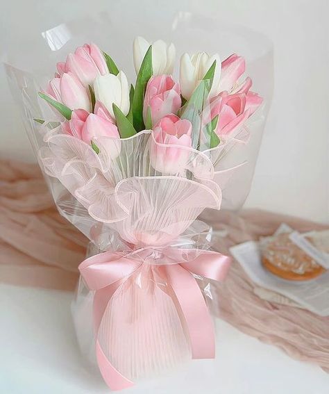 Pink Tulips Aesthetic, Pink Tulips Bouquet, Unique Bridal Bouquets, Diy Bouquet Wrap, Luxury Flower Bouquets, Flower Bouquet Diy, Boquette Flowers, Tulip Bouquet, Flower Bucket