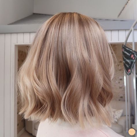 Blonde Balayage Short Hair, Blonde Balayage Short, Tmavý Blond, Champagne Blonde Hair, Balayage Short Hair, Cheveux Oranges, Warm Blonde Hair, Beige Blonde Hair, Beige Blond