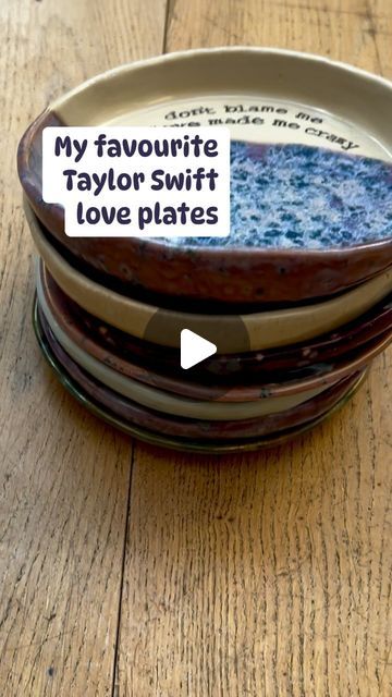 ceramicsbynea on Instagram: "For the love of Taylor Swift ❤️  All plates sold now but can be ordered as a custom order (any lyrics, colours) on my Etsy shop!   https://neaceramicsstudio.etsy.com/listing/1759321452  #taylorswift #taylornation #thetorturedpoetsdepartment #taylorswiftcollection #taylorswiftcollector #taylorswiftmerch #taylorswiftmerchandise #taylorswift #swiftie #taylorswiftuk #swifties #swiftlove #taylorgang #taylor #ceramics #pottery #ilovepottery #potterlove #potterylove #prettylittlethings #interiorstyling #homeware #kitchenware #oneofakind #handmade #unique" Pottery Painting Ideas Taylor Swift, Taylor Swift Pottery Painting, Taylor Swift Pottery, Taylors Gang, Taylor Swift Merchandise, Diy Pottery, Ceramics Pottery, Pottery Painting, Interior Styling