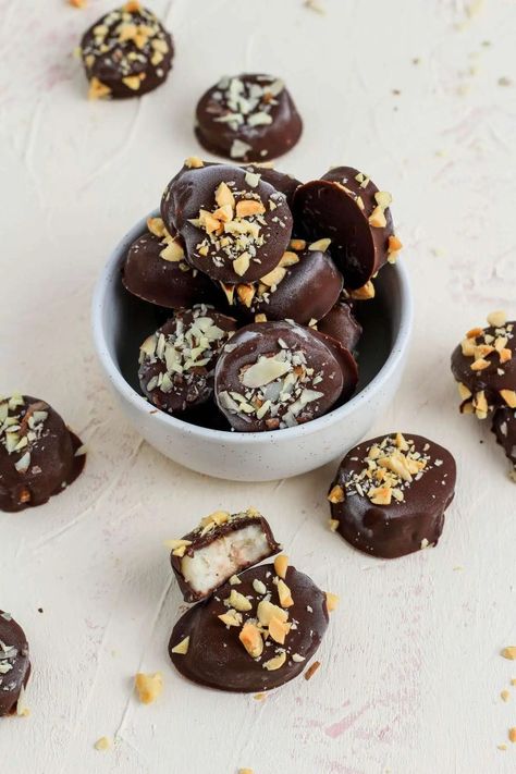 Chocolate Dipped Banana Bites - My Life After Dairy Chocolate Dipped Banana Bites, Dipped Bananas, Chocolate Covered Banana Bites, Chocolate Dipped Bananas, Banana Dip, Chocolate Covered Bananas, Dairy Free Chocolate Chips, Frozen Banana Bites, Banana Bites