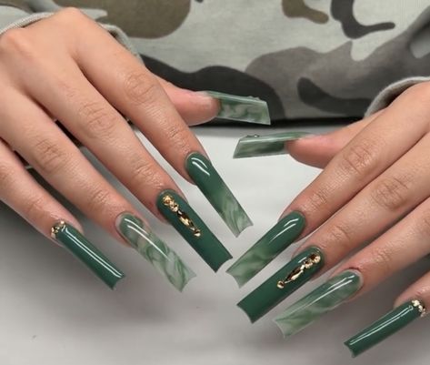 17 Birthday Nails Acrylic, Dark Jade Nails, Green Nails Long Acrylic, Hunter Green Acrylic Nails, Green Classy Nails, Emerald Green Acrylics, Dark Green Acrylics, Forest Green Nails Acrylic, Dark Green Prom Nails