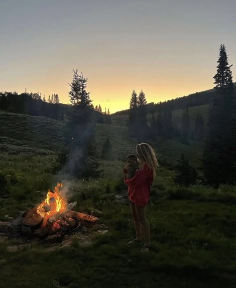 Montana Aesthetic, Cabin Trip, Camping Aesthetic, Life Vision Board, Ranch Life, The Mountains Are Calling, Granola Girl, Coastal Cowgirl, Summer Photos