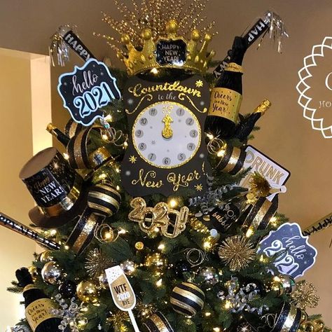 Lauren Drezek on Instagram: "HAPPY NEW YEARS EVE !!!! WHO SAID TREES HAVE TO BE JUST FOR CHRISTMAS ?! #diy#nye#happynewyear#newyearsdecor#decor#decorinspo#goobye2020#2021#christmastree#christmas#holidaydecor#holidaydecorating#treesofinstagram#luxetrees#glamchristmasdecor#instadaily#photooftheday#GNGholidaydecor" Happy New Year Tree Ideas, New Years Eve Christmas Tree, New Years Eve Tree Ideas, Roaring 20s Christmas Tree, Nye Christmas Tree, Year Round Christmas Tree Ideas Seasons, New Year’s Eve Christmas Tree, New Years Tree Ideas, Nye Tree