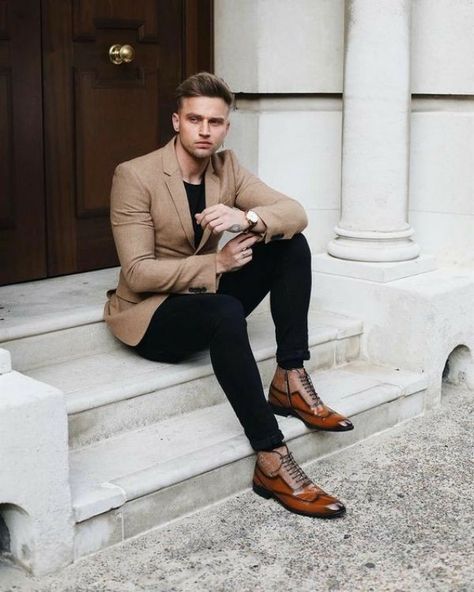 Black Pants With Brown Shoes, Cool Black Pants, Tan Shirt Outfit, Black Pants Brown Shoes, Tan Blazer Outfits, Brown Shoes Outfit, Black Chinos Men, Chinos Men Outfit, Blazer Outfits Men