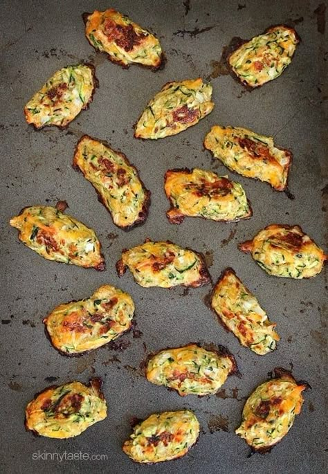 Zucchini Tots are a great way to get your family to eat their veggies! These kid-friendly zucchini tots, made with shredded zucchini and cheese make a great side dish or snack. Zucchini Tots, Recipe Appetizers, Toddler Food, Skinny Taste Recipes, Zucchini Recipes, Ww Recipes, Veggie Dishes, Weight Watchers Meals, Vegetable Dishes