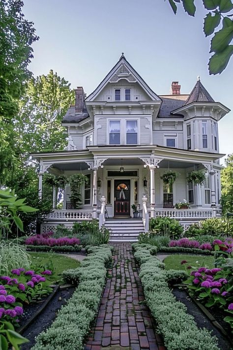 Bedroom Vintage House Plans #Vintage #DecorTips #Charm #Timeless #InteriorInspo #Decor #Exploring #of #Kitchens #Home #the Vintage House Style, Vintage House Inspiration, Old Style Houses, Vintage Homes Exterior, Old Timey House, Cute Victorian House, Old Home Aesthetic, Cute Vintage House, Vintage House Aesthetic