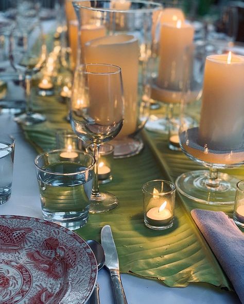 Palm Leaf Table Setting, Banana Leaf Decor Wedding, Banana Leaves Table Setting, Palm Leaf Place Setting Wedding, Banana Leaf Decor, Banana Leaf Plates, Leaf Table Decor, Leaf Decor Wedding, Pop Up Dinner