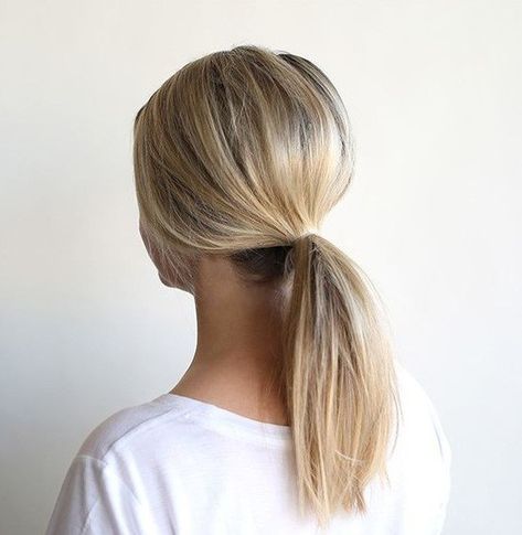 messy low ponytail Ponytail Trick, Knot Ponytail, Low Ponytail Hairstyles, Short Hair Ponytail, Ponytail Tutorial, Edgy Hair, A Ponytail, Low Ponytail, Trending Hairstyles