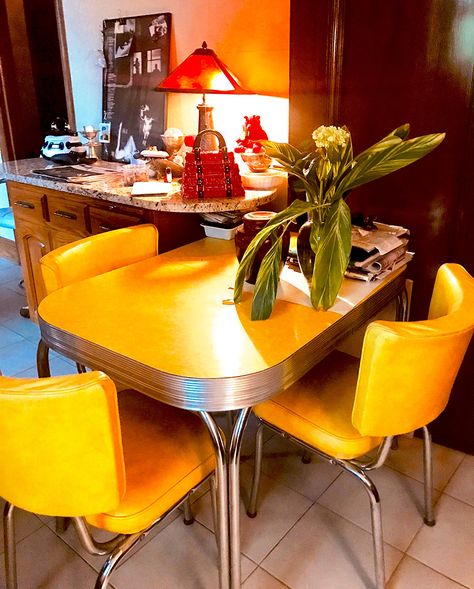 Kitchen Table Vintage, Vintage Kitchen Chairs, 70s Kitchen Table, Yellow Kitchen Table, Isometric Apartment, Mid Century Modern Kitchen Table, Retro Tables, 1970s Kitchen Table, Bliss Montage