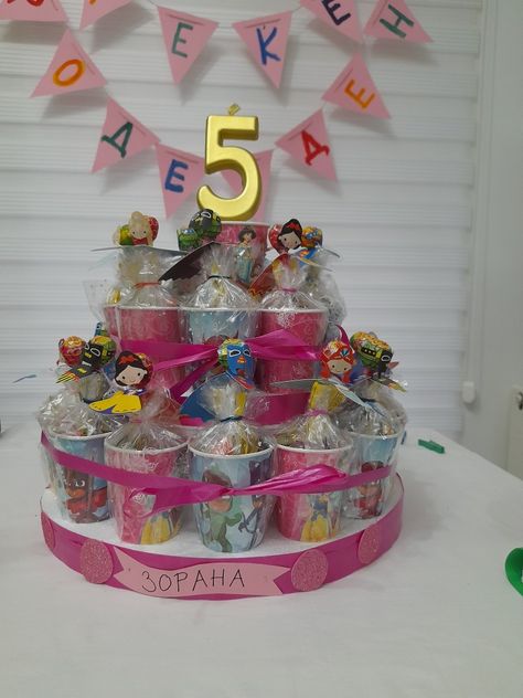 Candy Bar Cake Ideas, Muffin Birthday Cake, Candy Cake Diy, Disney Princess Theme Party, Candy Cups, Birthday Party Snacks, Homemade Birthday Cakes, Personalised Gifts Diy, Paw Patrol Birthday Party