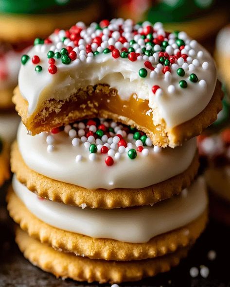 Ritz Cracker With Rolo Candy, Christmas Cookies Made With Pretzels, Ritz Cracker Holiday Treats, White Chocolate Ritz Crackers, Ritz Cracker Cookies Recipes, Ritz Crackers Christmas Cookies, Ritz Christmas Cookies, Ritz Cracker Christmas Treats, Ritz Cracker Treats