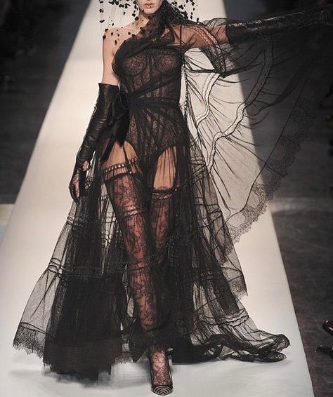 Concept Outfits, Ballet Russe, Runway Fashion Couture, Runway Outfits, Linda Evangelista, Gala Dresses, Fantasy Dress, Black Swan, Paul Gaultier