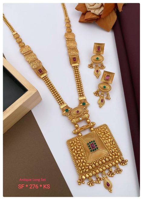 Temple Jewellery Mangalsutra Design, Gold Jewels Design Long Necklace, Long Neckless, Couple Jewellery, Jewellery Essentials, Gold Jwellary, Indian Gold Necklace Designs, Gold Earrings For Kids, Tiny Gold Earrings