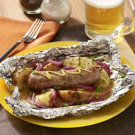 Grilled Beer Brats & Potatoes Foil Packets | Ready Set Eat Summer Dinner Recipes Grill, Foil Meals, Beer Mustard, Foil Packet Potatoes, Chicken Foil Packets, Bbq Potatoes, Foil Pack Dinners, Foil Packet Dinners, Beer Brats